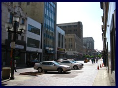 W_Lexington_St_approaching_Park_Ave_1